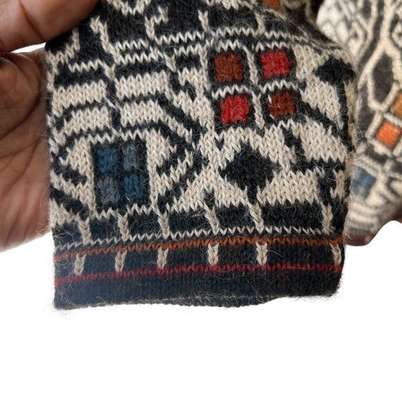 INTIWARA 100% ALPACA BUTTON FRONT Excellent Pre-Owned Condition SIZE LARGE - Picture 3 of 9